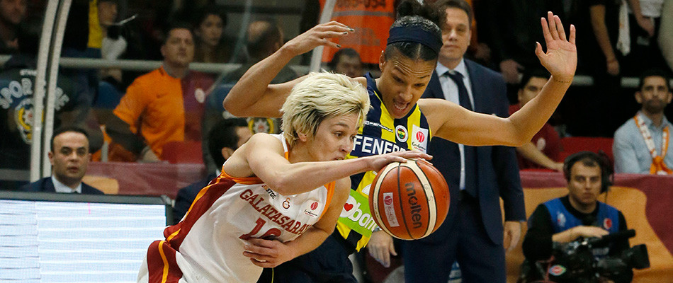 Fenerbahçe derbide Galatasaray'ı mağlup etti