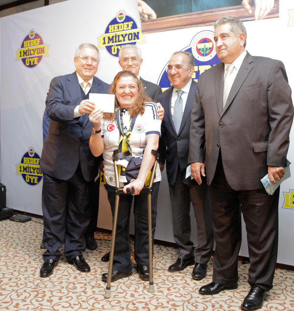 HEDEF 2019'DA 1 MİLYON ÜYEYDİ Fenerbahçe projeyi açıkladığı zaman ilk 6 ayda 100 bin üye, ilk yılın sonunda ise 250 bin üye hedefleniyordu. 1 milyon üye için ise hedef 2019 yılıydı ancak 2018 yılının şubat ayında 50 bin üyede kalındı.