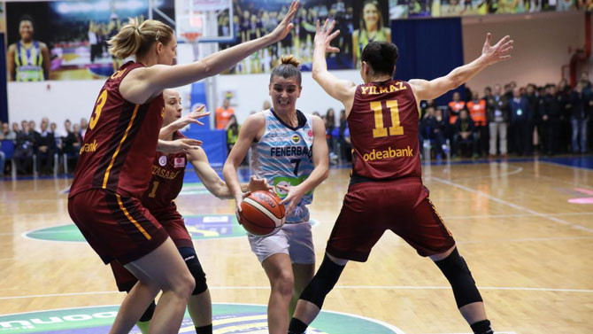 Nefes kesen derbi Fenerbahçe'nin