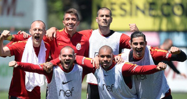 Muslera, Sneijder, Semih Kaya, De Jong ve Koray Günter