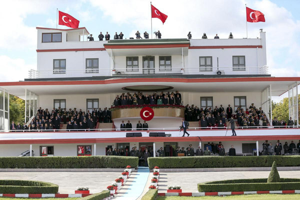 akm resmi geçit tören