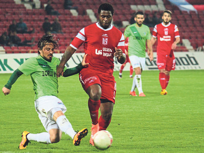 Balıkesirsporlu futbolcu kulübün 2 kupasını çaldı