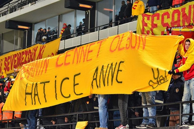 Anne acısıyla sahaya çıktı!