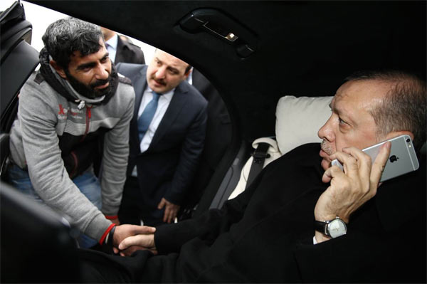 Cumhurbaşkanı Erdoğan intihar etmek üzere olan bir vatandaşı kurtardı