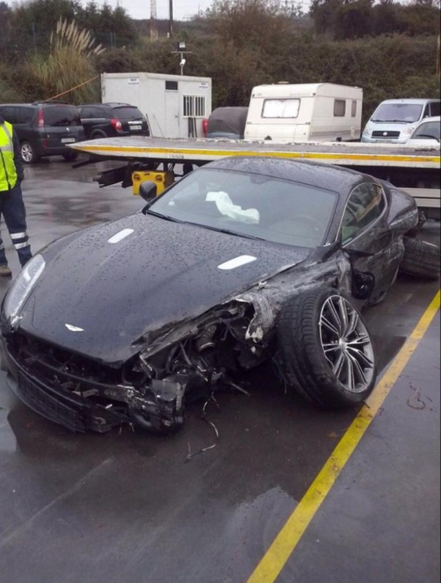 Ünlü futbolcu ölümden döndü