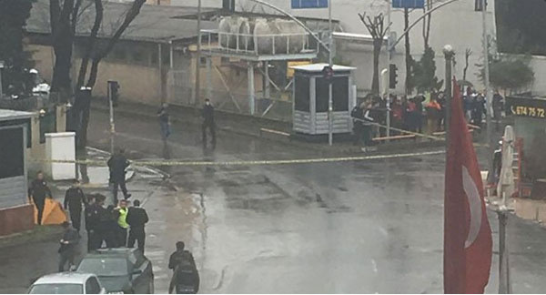 istanbul bayrampaşa polise silahlı saldırı, son dakika polise silahlı ve bombalı saldırı, çevvik kuvvet bombalı saldırı son dakika haberleri