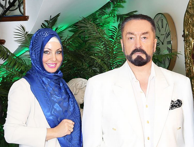 Serap Akıncıoğlu kimdir Adnan Oktar'ın kediciği meğer... Haber
