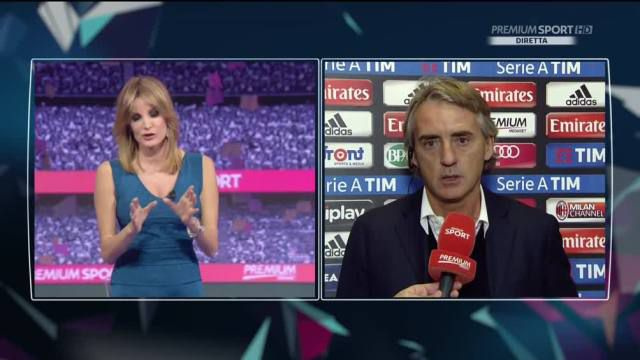 Mancini'den Hakaret Ettiği Kadın Muhabire Çiçekli Özür