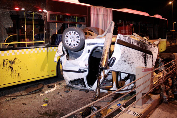 kadıköy metrobüs kaza
