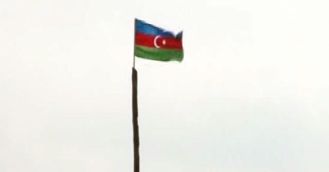 24 Yil Aradan Sonra Azerbaycan Bayragi Dikildi Internet Haber