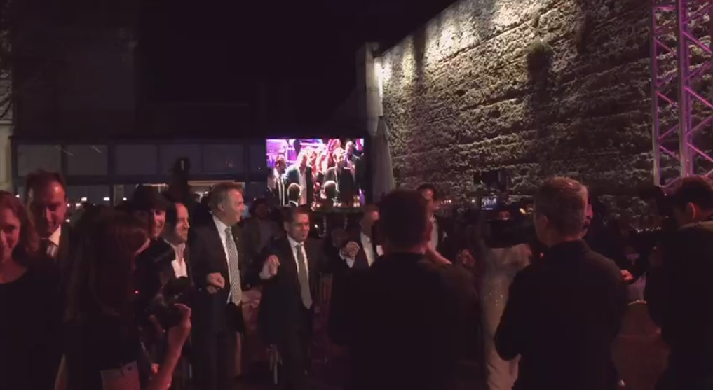 Fikret Orman ve Dursun Özbek birlikte horon tepti