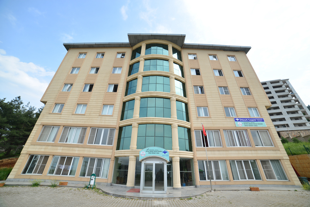 Ayda 100 Liraya Ogrencilere Yurt Veriyor Insan Vakfi Kimin Internet Haber