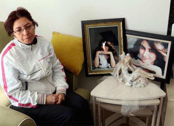 Özgecan Aslan'ın annesi Songül Aslan beyaz başörtüsünü Cumhurbaşkanı Erdoğan'a gönderecek