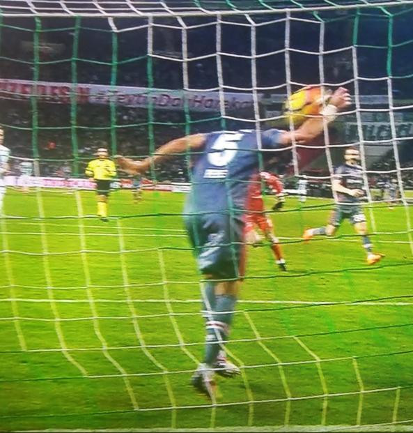 Pepe'nin eli ile müdahalesi