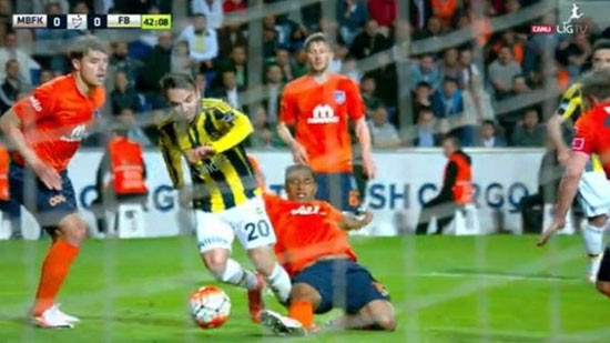 Fenerbahçe Başakşehir maçında tartışılan pozisyon