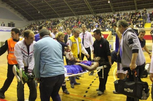 Kesilen bileği için federasyona dava açtı