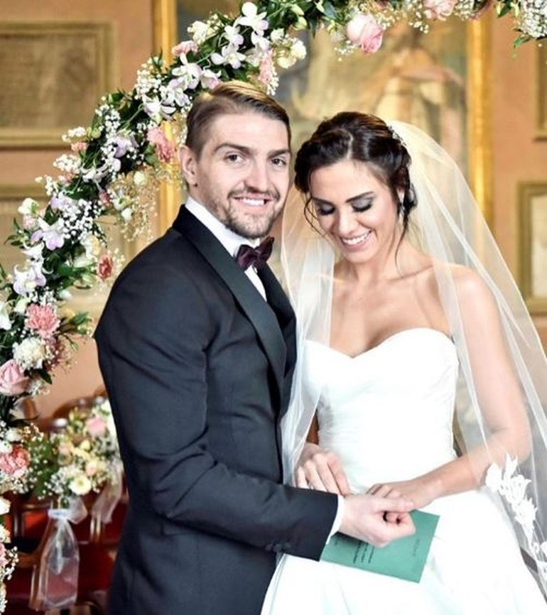 Şükran Ovalı - Caner Erkin