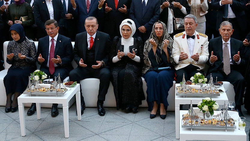 hulusi akar in esi sule akar kimdir basortulu dua resmi olay olmustu internet haber