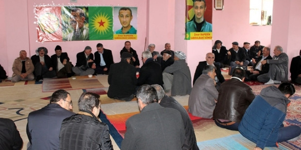 Bu fotoğrafa iyi bak Tuncay Özkan, sana bir şey hatırlatıyor mu?