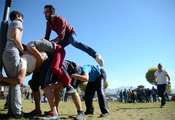 Burdur'da üniversite öğrencileri uzun eşek festivalinde eğlendi