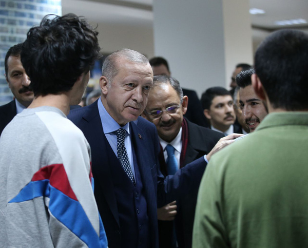Cumhurbaşkanı Erdoğan millet kıraathanesinde gençlerle bir araya geldi - Sayfa 2