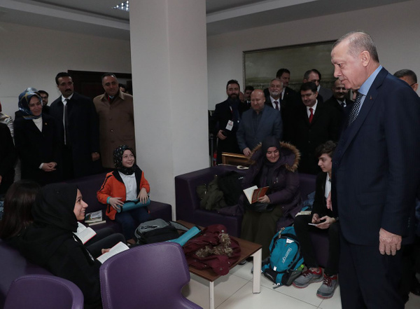 Cumhurbaşkanı Erdoğan millet kıraathanesinde gençlerle bir araya geldi - Sayfa 4