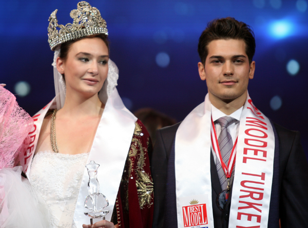 Çağatay Ulusoy tanınmayacak hale geldi hayranları isyan etti - Sayfa 4
