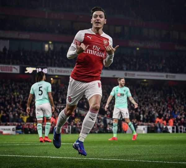 Mesut Özil'den gönülleri fetheden hareket - Sayfa 1