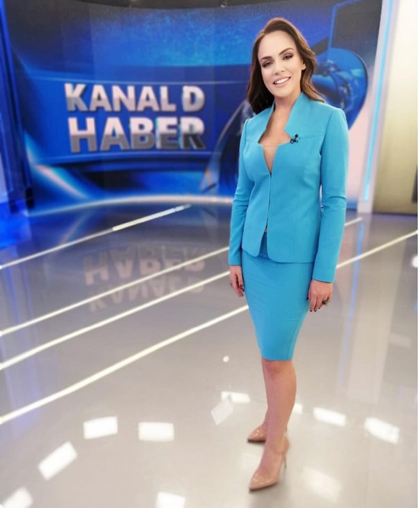 İlber Ortaylı, Kanal D Ana haberin sunucusu Buket Aydın'ı azarladı Sosyal medya yıkıldı - Sayfa 4
