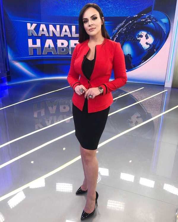 İlber Ortaylı, Kanal D Ana haberin sunucusu Buket Aydın'ı azarladı Sosyal medya yıkıldı - Sayfa 3
