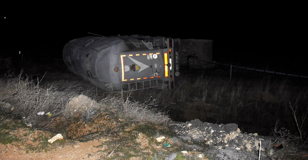 Kırşehir'de otomobille TIR çarpıştı: 3 ölü, 3 yaralı - Sayfa 1