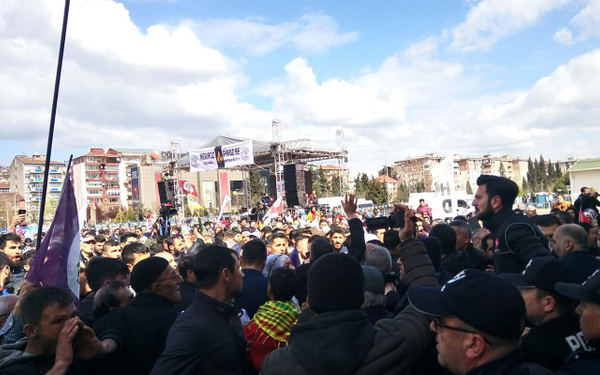 Kocaeli'deki HDP mitinginde Öcalan lehine slogan atan 8 kişi gözaltına alındı - Sayfa 2