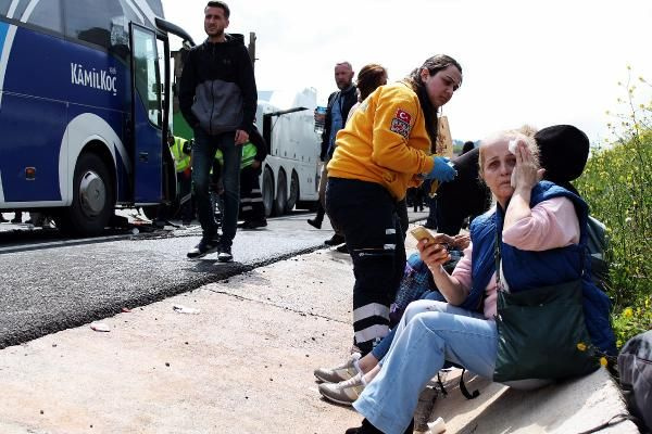 Otobüs TIR'a arkadan çarptı: 2 ölü, çok sayıda yaralı - Sayfa 1