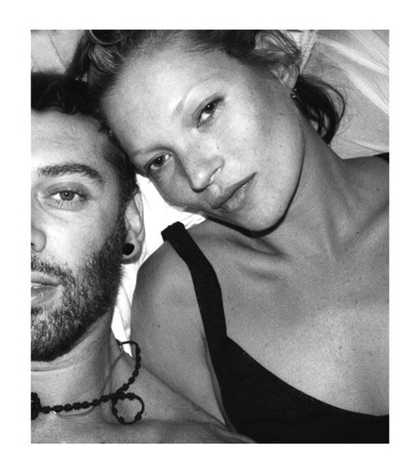 Seksi Model Kate Moss, Mert Alaş'a striptiz yaptı! - Sayfa 2