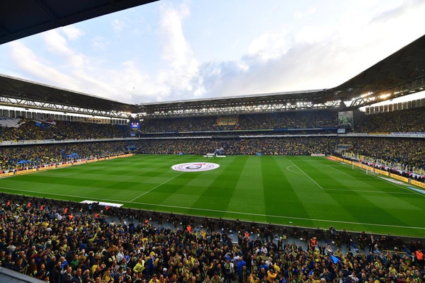 Ekrem İmamoğlu Fenerbahçe Galatasaray derbisinde - Sayfa 1