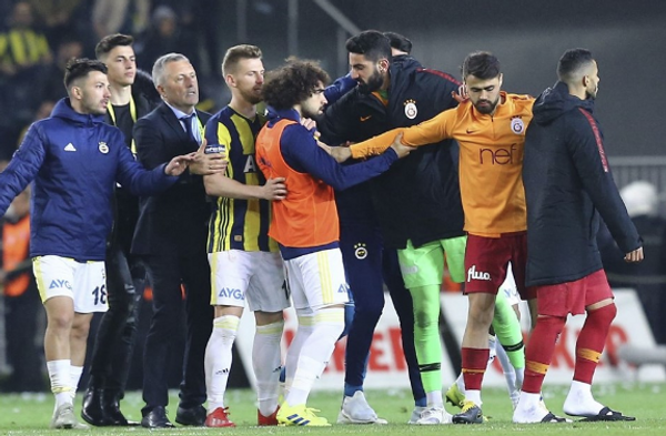 Derbide maç sonu ortalık karıştı - Sayfa 1