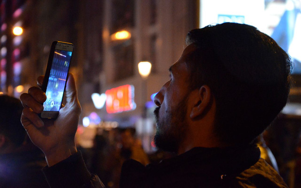 Adana'da pencereye çıkan kadını görenler cep telefonuna sarıldı - Sayfa 4