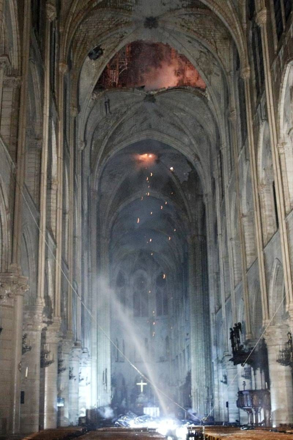 Notre Dame Katedrali yangın sonrası ilk kez görüntülendi - Sayfa 2