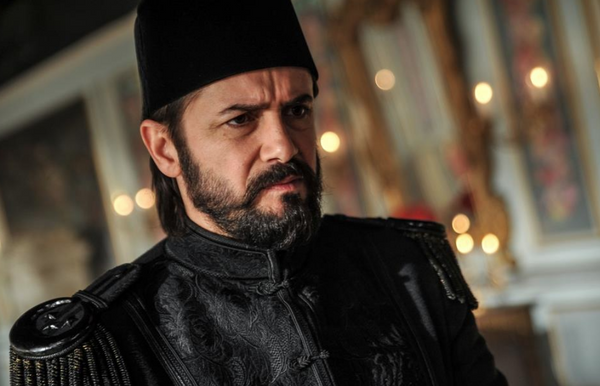 Ünlü oyuncu ölümden döndü Payitaht Abdülhamid setinde korkutan kaza - Sayfa 2