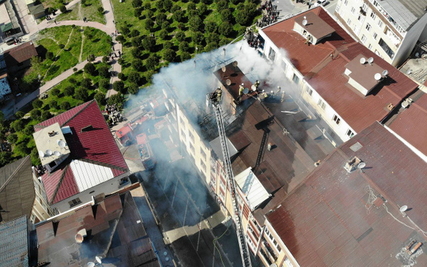 Esenyurt'ta korkutan çatı yangını havadan görüntülendi - Sayfa 3