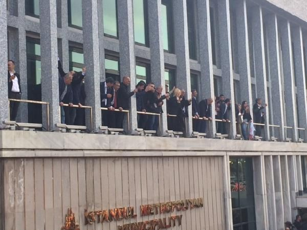 Saraçhane'de mazbata sonrası Ekrem İmamoğlu kalabalığı - Sayfa 4