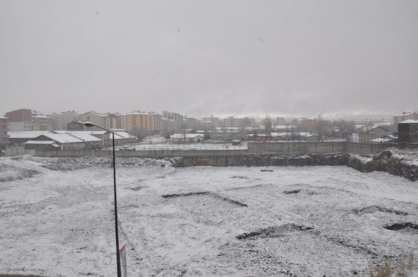 Kars’ta kara kış! Nisan ayında lapa lapa kar yağdı - Sayfa 1
