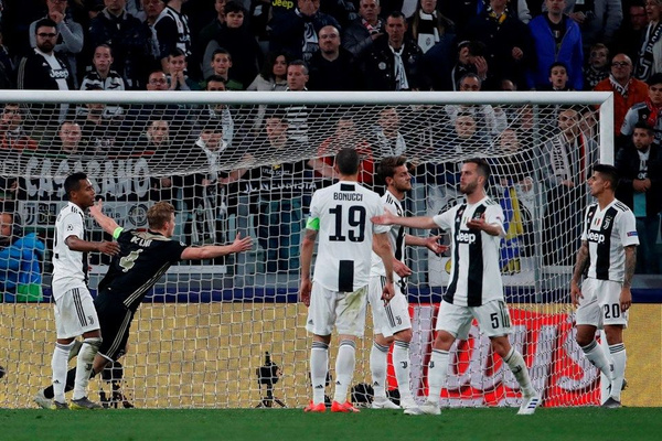 Ajax Juventus'u devirdi Şampiyonlar Ligi'nde tarih yazdı - Sayfa 1
