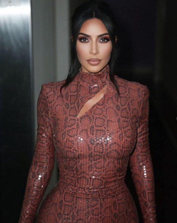 Yatak odasında ilginç düzenek! Kim Kardashian paylaştı - Sayfa 1