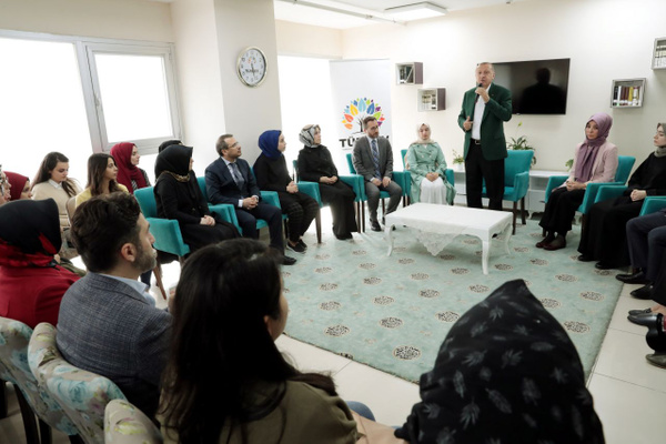 Cumhurbaşkanı Erdoğan’dan kız yurduna ziyaret - Sayfa 4
