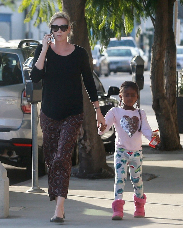 Charlize Theron, oğlunun kız gibi hissettiğini söyledi - Sayfa 1
