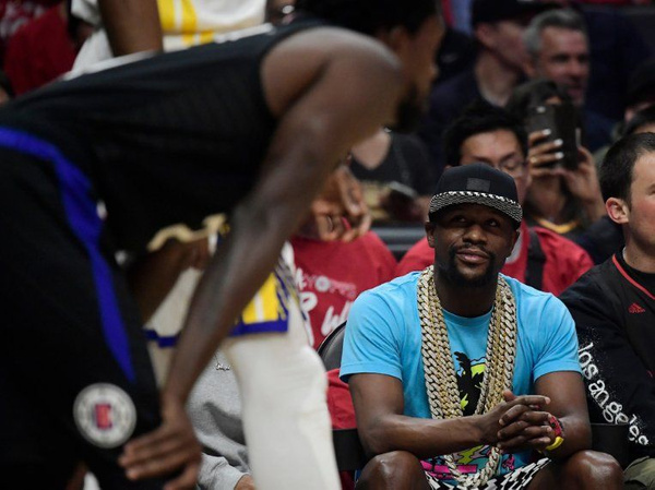 Floyd Mayweather 11 kiloluk altın zincirleriyle maça gitti - Sayfa 2
