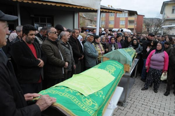 Tunceli'de öldürülen anne ve oğlu son yolculuğuna uğurlandı - Sayfa 3