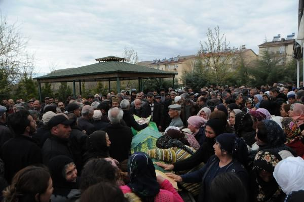 Tunceli'de öldürülen anne ve oğlu son yolculuğuna uğurlandı - Sayfa 4