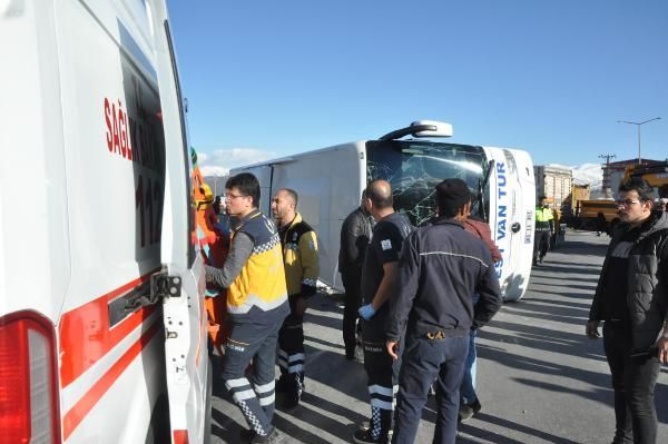 Bitlis'te yolcu otobüsü ile TIR çarpıştı: 34 yaralı - Sayfa 3